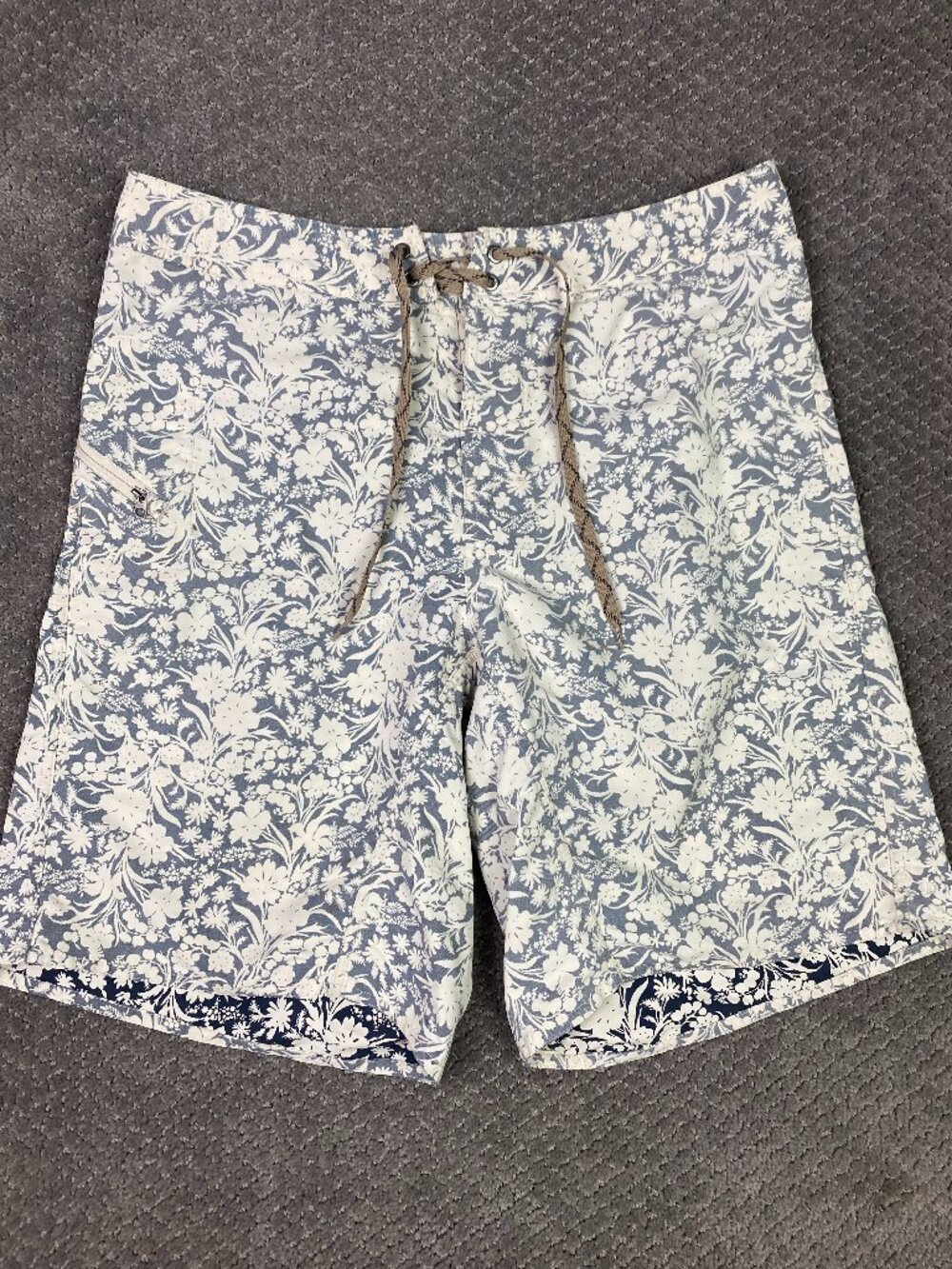 Patagonia Board Shorts Boardshorts Men's 33 Gray White Wavefarer II Swim Trunks